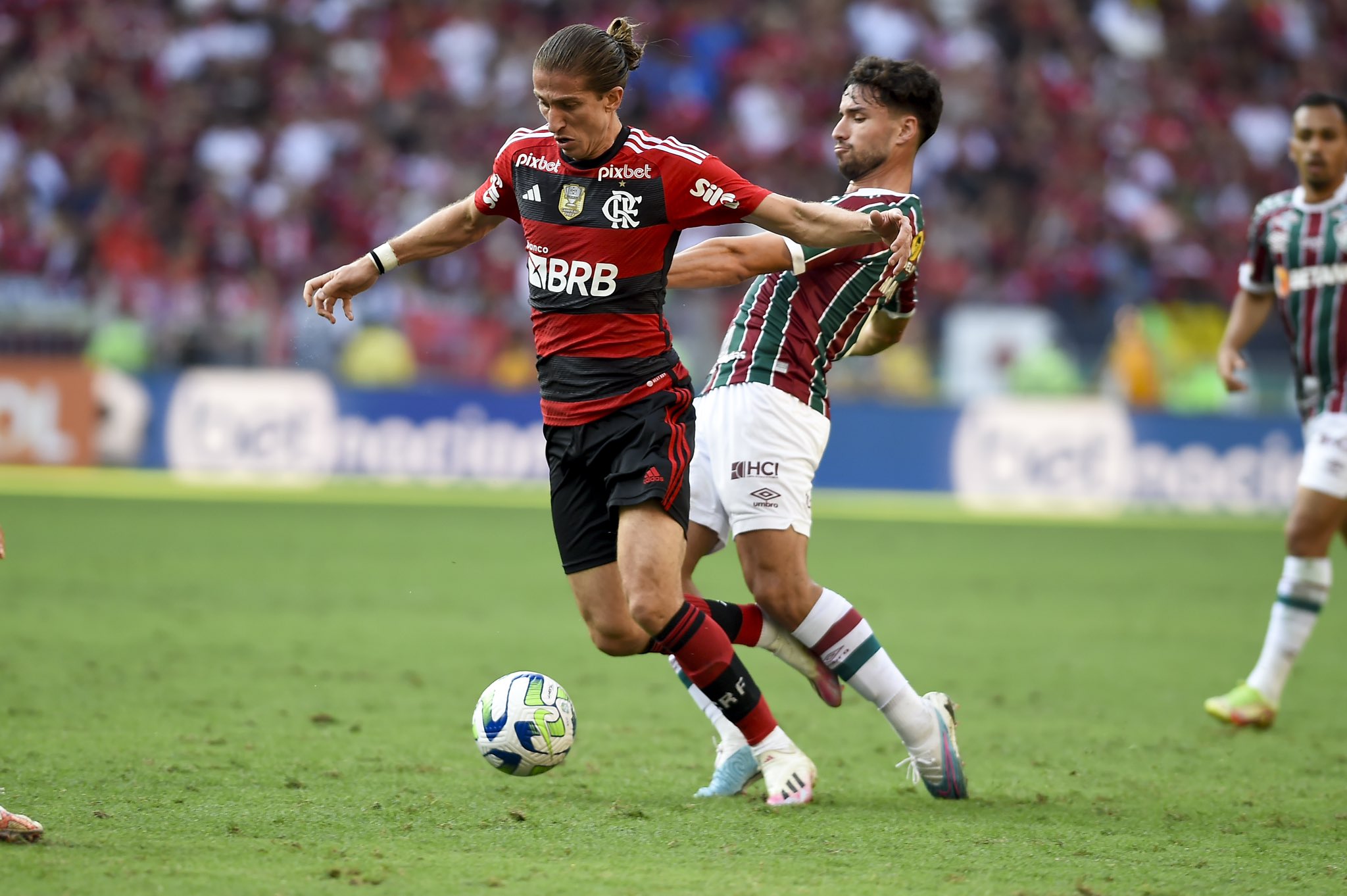 VAR anula dois, e Fluminense e Flamengo empatam pelo Brasileirão