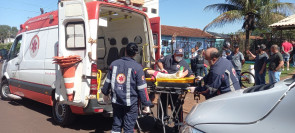 Motociclistas ficam em estado grave após colisão envolvendo carro em Dourados