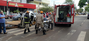 Após colisão, carro capota no centro de Dourados