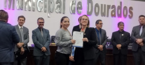 Policiais que desvendaram homicídio de médico são homenageados na Câmara