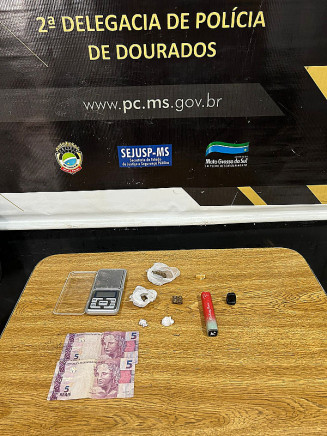 Porções de drogas apreendidas com a dupla; Fotos: Polícia Civil