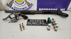 Dupla é presa pela GM com duas armas em Dourados; um 38 e uma escopeta calibre 12
