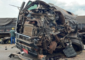 Acidente envolvendo carretas mata motorista e deixa outro ferido entre Ivinhema e Deodápolis