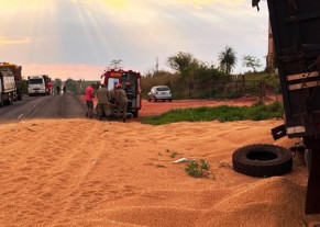 Acidente envolvendo carretas mata motorista e deixa outro ferido entre Ivinhema e Deodápolis