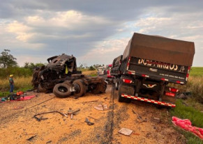 Acidente envolvendo carretas mata motorista e deixa outro ferido entre Ivinhema e Deodápolis