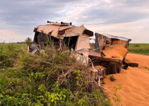 Acidente envolvendo carretas mata motorista e deixa outro ferido entre Ivinhema e Deodápolis