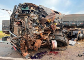 Acidente envolvendo carretas mata motorista e deixa outro ferido entre Ivinhema e Deodápolis