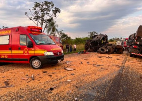 Acidente envolvendo carretas mata motorista e deixa outro ferido entre Ivinhema e Deodápolis