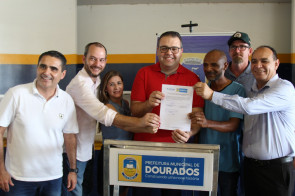 Alan Guedes entrega Cartão Construção para famílias do Ouro Fino e Ibiza