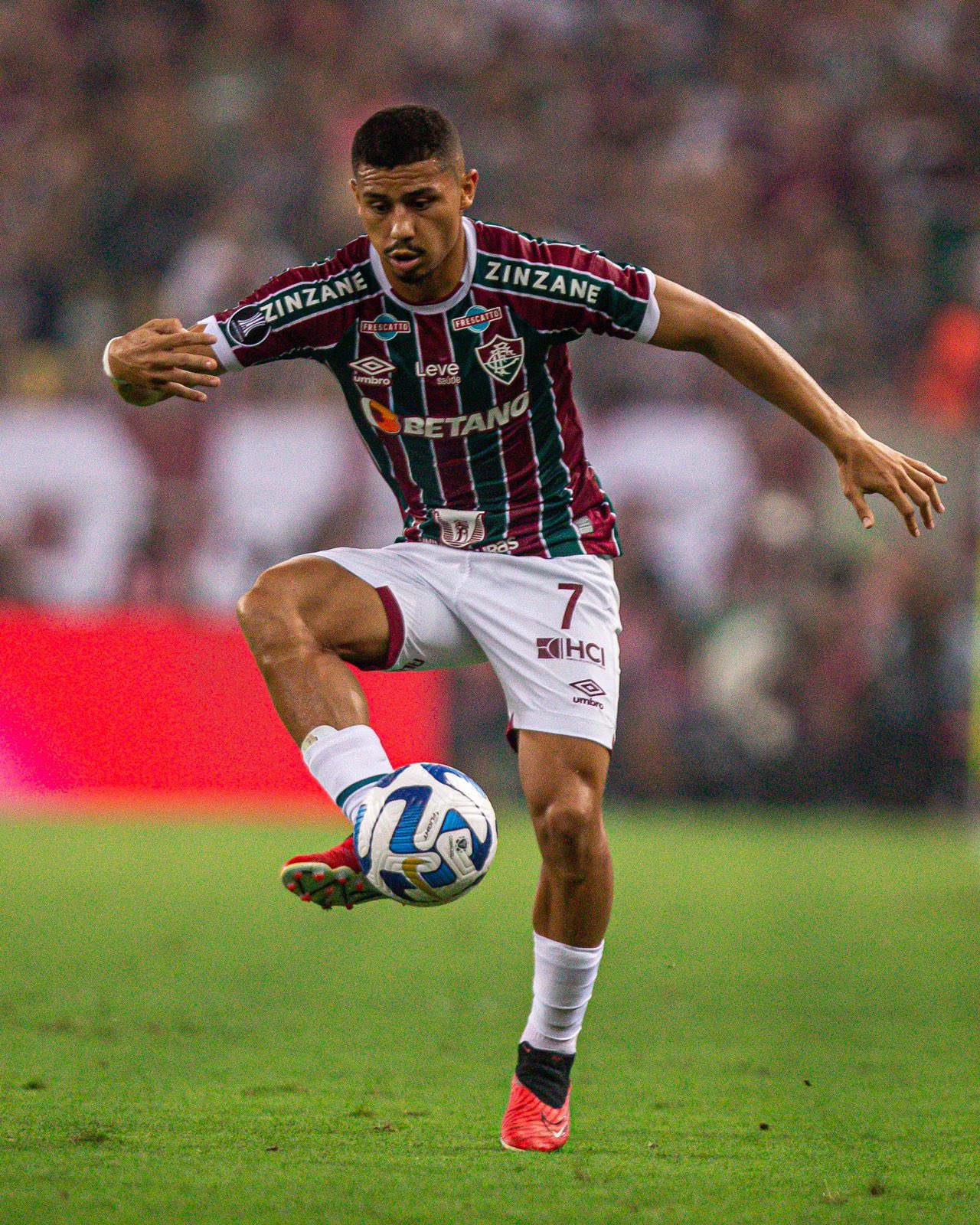 Fluminense e Internacional empatam em jogo eletrizante pela ida da  semifinal da Libertadores