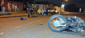 Homem fica gravemente ferido em batida envolvendo 2 motos em Dourados