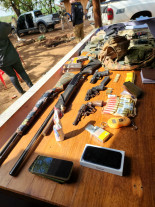 Senad apreende helicóptero e armas em acampamento do tráfico