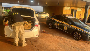 Motorista foge de abordagem da PRF abandona carro com 250 quilos de maconha