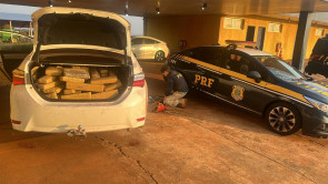 Motorista foge de abordagem da PRF abandona carro com 250 quilos de maconha