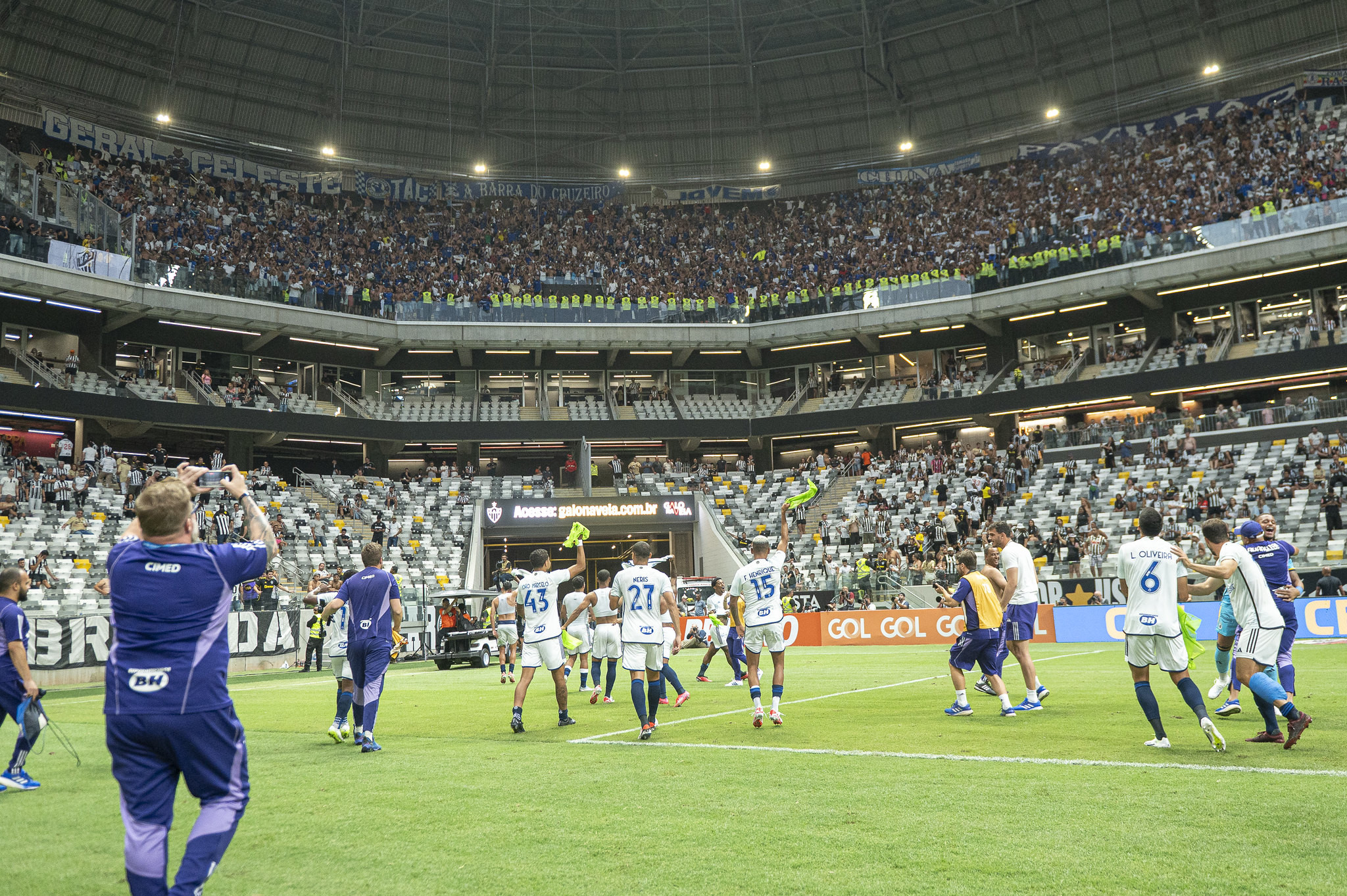 Cruzeiro e Coritiba alternam oportunidades, mas empatam sem gols