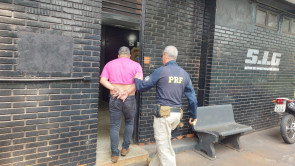 Dupla é presa com maconha que saiu da fronteira e seria entregue em Dourados