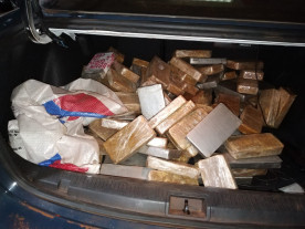 Motorista de carreta é preso pela PRF em Dourados com aproximadamente 100 quilos de cocaína