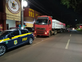 Motorista de carreta é preso pela PRF em Dourados com aproximadamente 100 quilos de cocaína