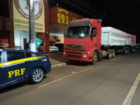 Motorista de carreta é preso pela PRF em Dourados com aproximadamente 100 quilos de cocaína