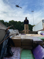 Douradenses são presos pela PRF com quase 8 toneladas de maconha em caminhão