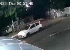 Um dos veículos furtados estava em via pública; Foto: Polícia Civil