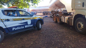 Motorista encontrado morto ao lado de carreta foi assassinado