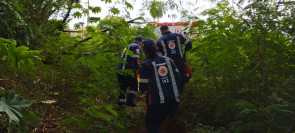 Homem é encontrado com facadas no pescoço no meio do mato entre Estrela Porã e Parque do Lago