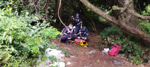 Homem é encontrado com facadas no pescoço no meio do mato entre Estrela Porã e Parque do Lago