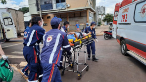 Motociclista de 22 anos fica em estado gravíssimo ao ser atingida por caminhão em Dourados