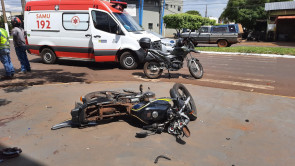 Motociclista de 22 anos fica em estado gravíssimo ao ser atingida por caminhão em Dourados