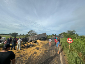 Acidente entre carretas deixa 2 motoristas mortos na MS-276