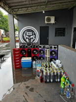 Polícia acaba com festa regada a drogas; 4 pessoas 30 adolescente foram detidos