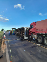 FOTOS: Identificado motorista morto em acidente entre 2 carretas na BR-163