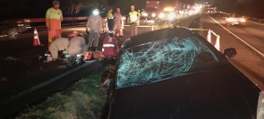 Trabalhador que estava retirando cone de rodovia é atropelado e tem pernas quebradas em Dourados