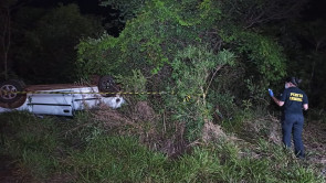 Pedreiro capota carro e morre em Vicentina