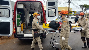 Motociclista ‘fura sinal’ vermelho, bate em caminhonete e morre após 5 dias internado no HV