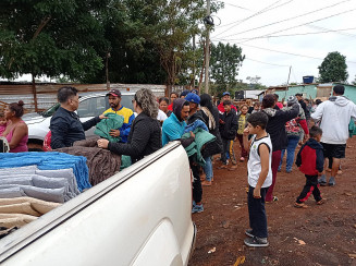 Rotarianos do Água Boa de Dourados distribuíram 300 mantas de frio na manhã de domingo; Foto: Divulgação