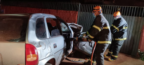 VÍDEO: Acidente entre carro e ônibus mata 2 pessoas e deixa outras feridas