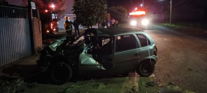 VÍDEO: Acidente entre carro e ônibus mata 2 pessoas e deixa outras feridas