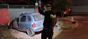 VÍDEO: Acidente entre carro e ônibus mata 2 pessoas e deixa outras feridas