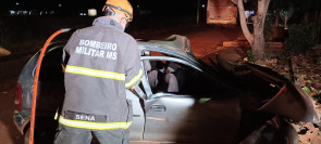 VÍDEO: Acidente entre carro e ônibus mata 2 pessoas e deixa outras feridas