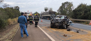 VÍDEO: Acidente entre carreta e carro mata quatro pessoas na BR-163 em Douradina