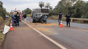 VÍDEO: Acidente entre carreta e carro mata quatro pessoas na BR-163 em Douradina