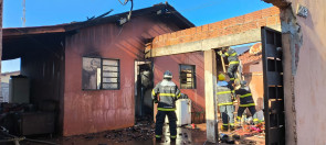 VÍDEO: Após incêndio casa fica completamente destruída em Dourados