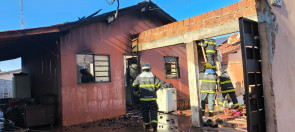 VÍDEO: Após incêndio casa fica completamente destruída em Dourados