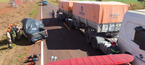 VÍDEO: Colisão entre carro e carreta mata uma pessoa entre Dourados e Laguna Carapã