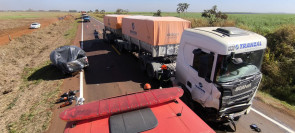 VÍDEO: Colisão entre carro e carreta mata uma pessoa entre Dourados e Laguna Carapã