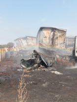 Motorista morre após colisão e incêndio entre carretas próximo de Itahum