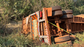 Homem morre em acidente entre carreta e carro na BR-267
