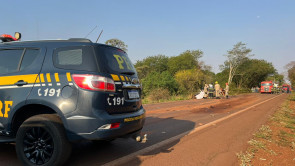 Homem morre em acidente entre carreta e carro na BR-267